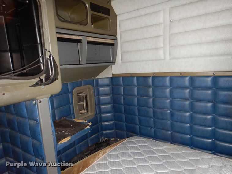 image for item DL0696 2002 Peterbilt 379  semi truck