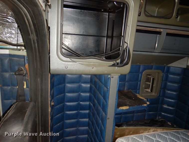 image for item DL0696 2002 Peterbilt 379  semi truck