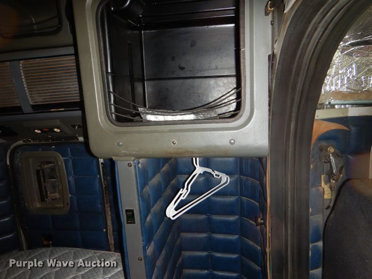 image for item DL0696 2002 Peterbilt 379  semi truck