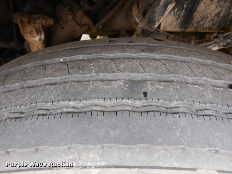 image for item DL0696 2002 Peterbilt 379  semi truck