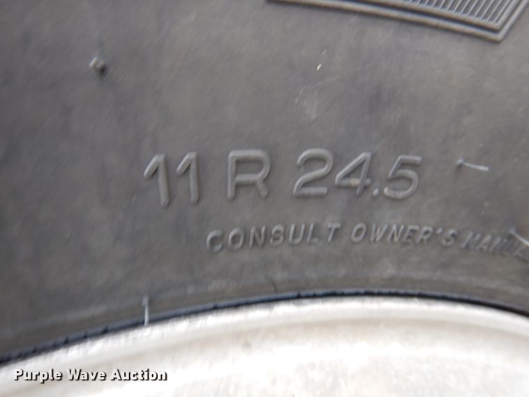 image for item DL0696 2002 Peterbilt 379  semi truck