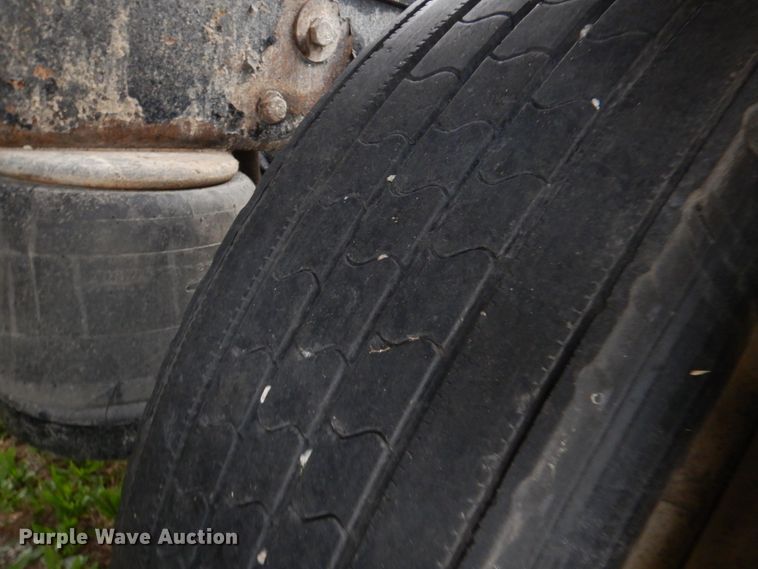 image for item DL0696 2002 Peterbilt 379  semi truck