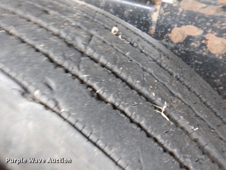 image for item DL0696 2002 Peterbilt 379  semi truck