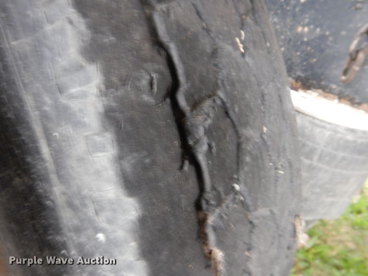 image for item DL0696 2002 Peterbilt 379  semi truck