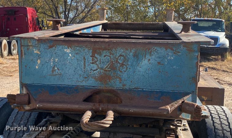 image for item DL6182 1981 Aztec AZ43T  oilfield trailer