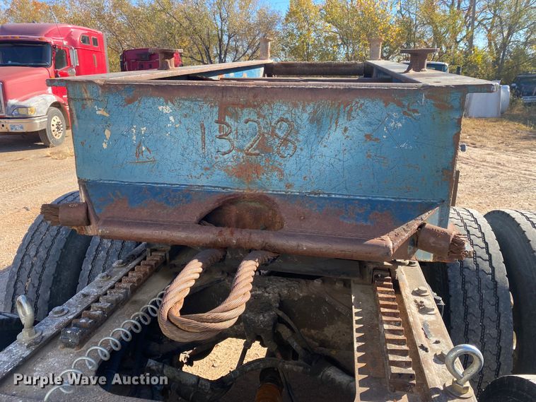 image for item DL6182 1981 Aztec AZ43T  oilfield trailer