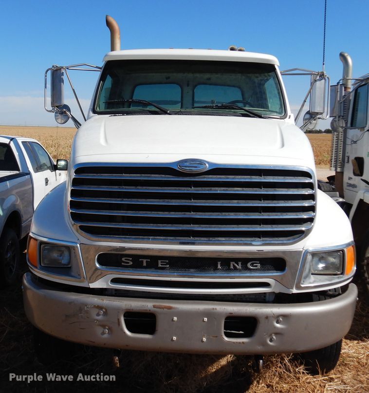 image for item DM5248 2005 Sterling LT9500  semi truck