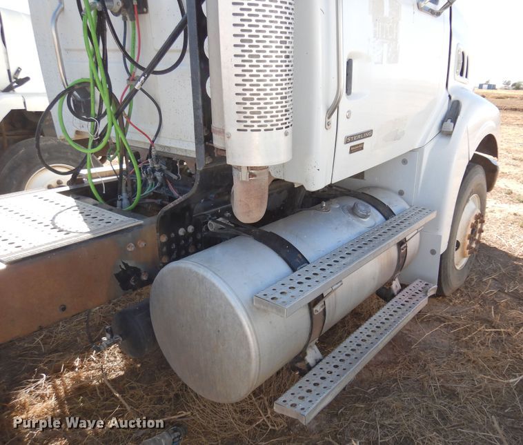 image for item DM5248 2005 Sterling LT9500  semi truck