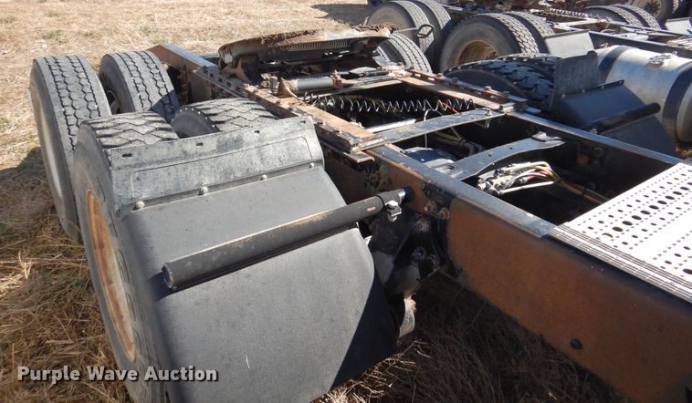 image for item DM5248 2005 Sterling LT9500  semi truck