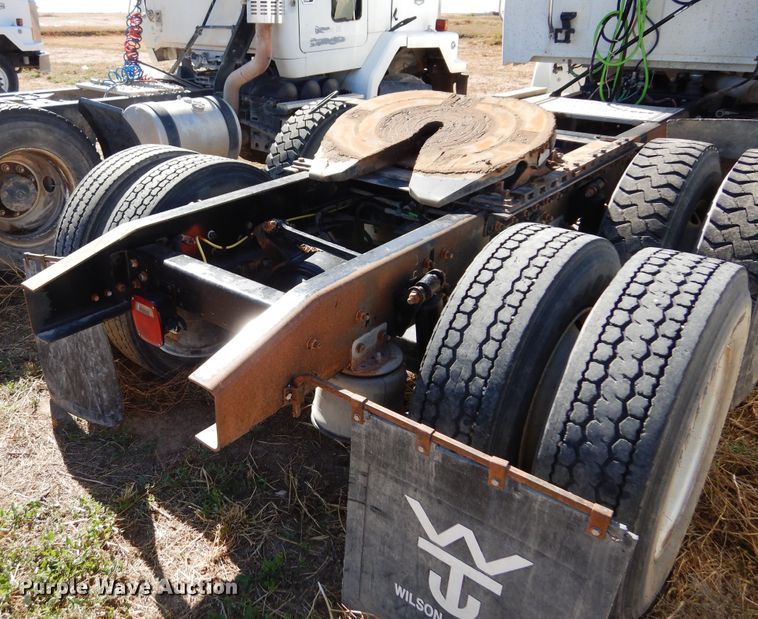 image for item DM5248 2005 Sterling LT9500  semi truck