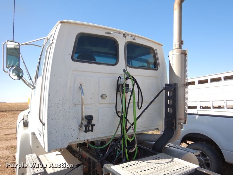 image for item DM5248 2005 Sterling LT9500  semi truck