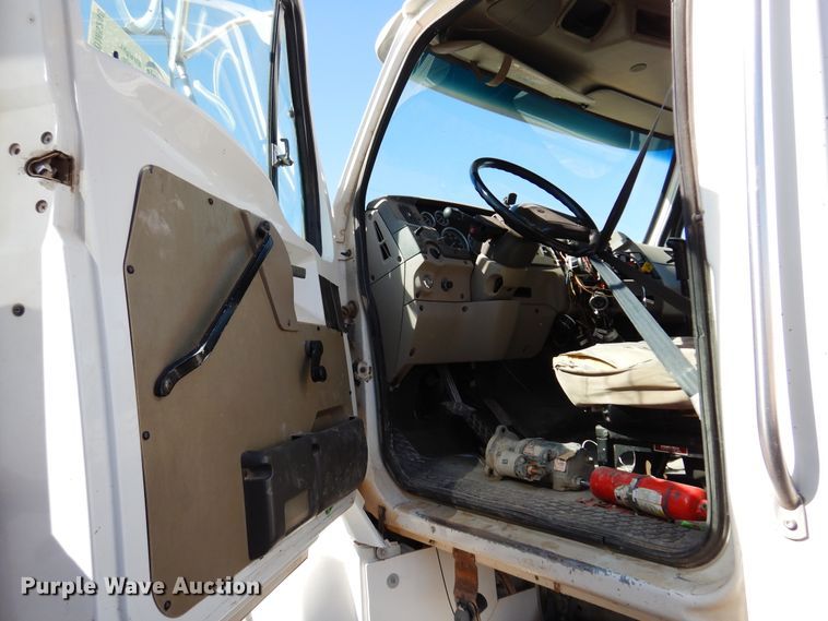 image for item DM5248 2005 Sterling LT9500  semi truck