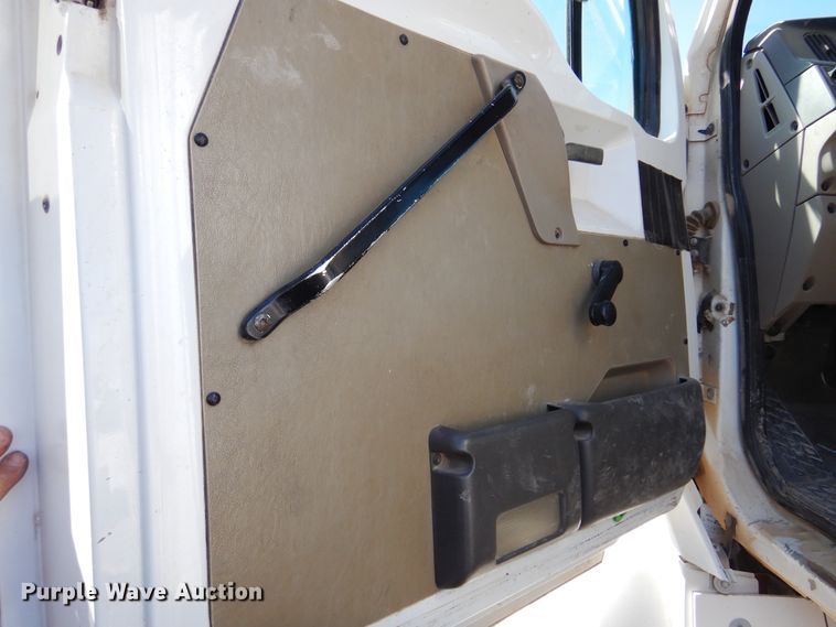 image for item DM5248 2005 Sterling LT9500  semi truck