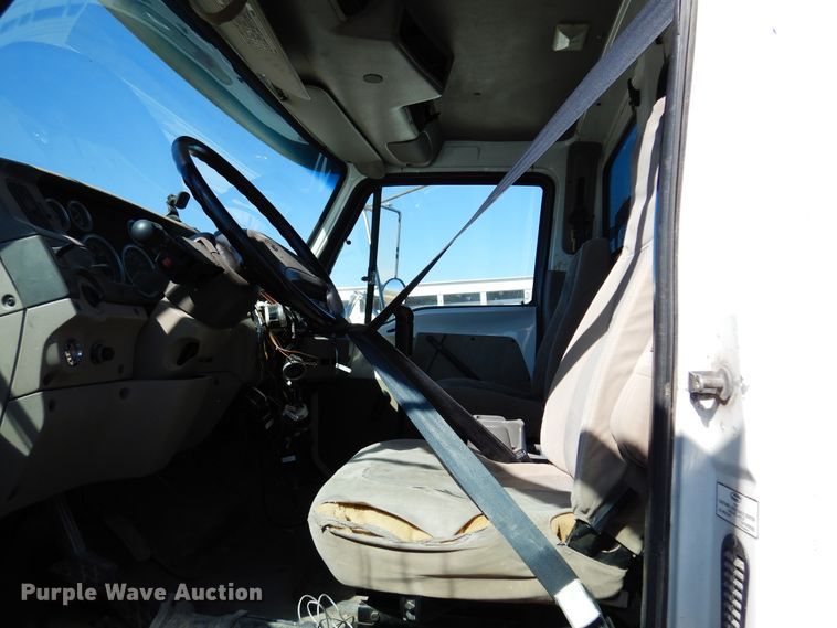 image for item DM5248 2005 Sterling LT9500  semi truck