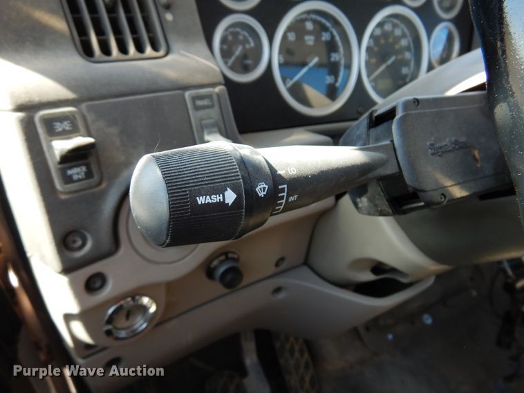 image for item DM5248 2005 Sterling LT9500  semi truck