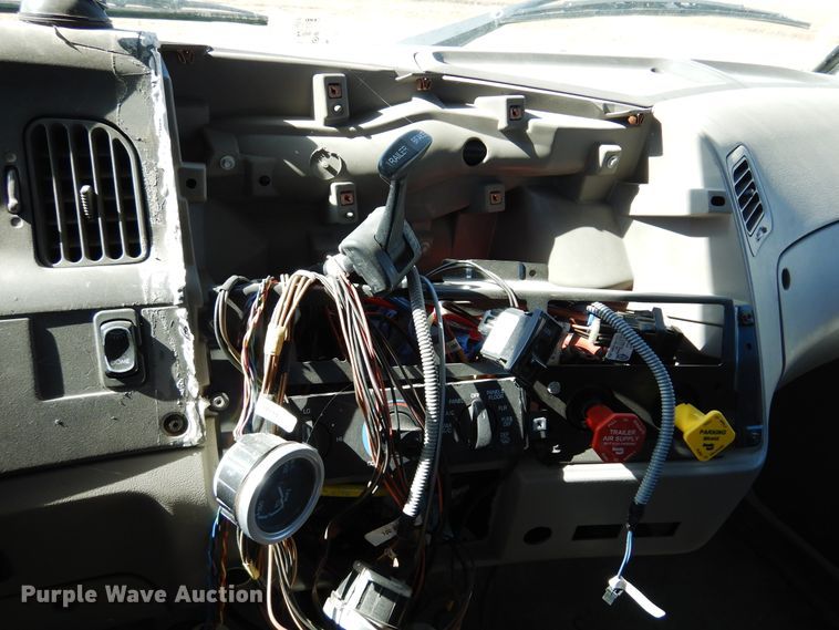 image for item DM5248 2005 Sterling LT9500  semi truck