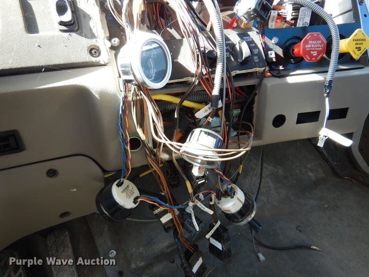 image for item DM5248 2005 Sterling LT9500  semi truck