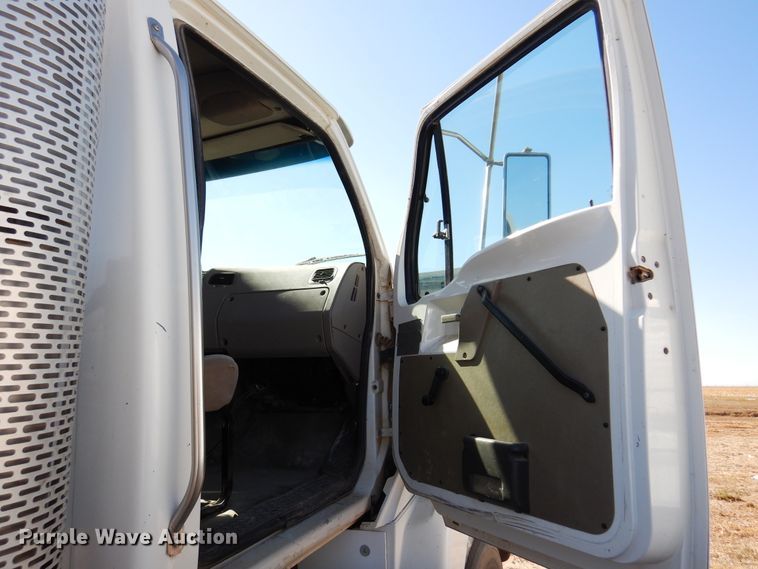 image for item DM5248 2005 Sterling LT9500  semi truck