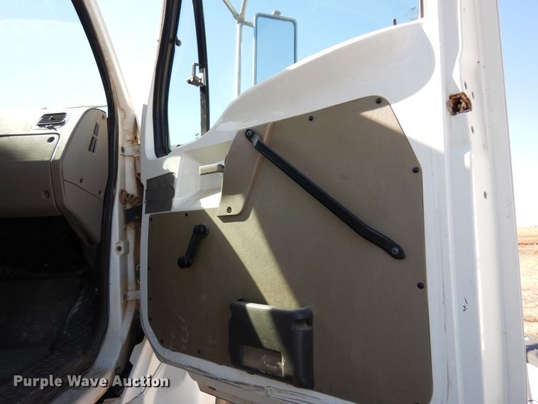 image for item DM5248 2005 Sterling LT9500  semi truck