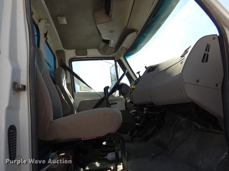 image for item DM5248 2005 Sterling LT9500  semi truck