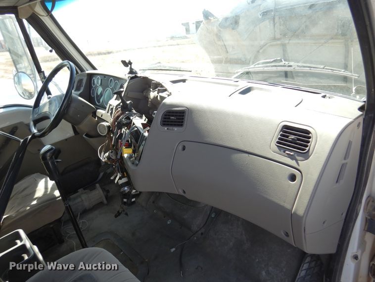 image for item DM5248 2005 Sterling LT9500  semi truck