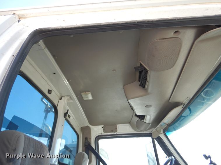 image for item DM5248 2005 Sterling LT9500  semi truck