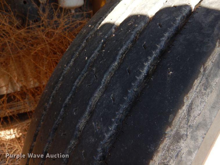 image for item DM5248 2005 Sterling LT9500  semi truck