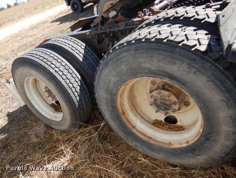 image for item DM5248 2005 Sterling LT9500  semi truck