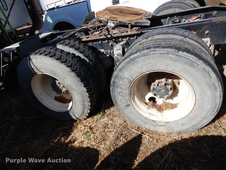 image for item DM5248 2005 Sterling LT9500  semi truck