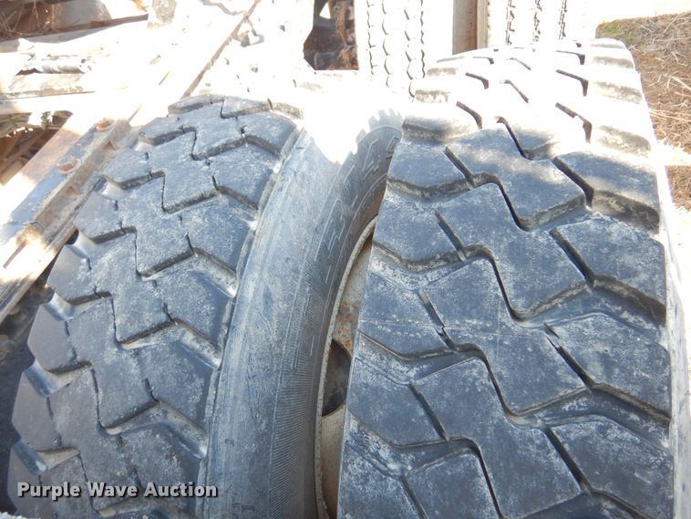 image for item DM5248 2005 Sterling LT9500  semi truck