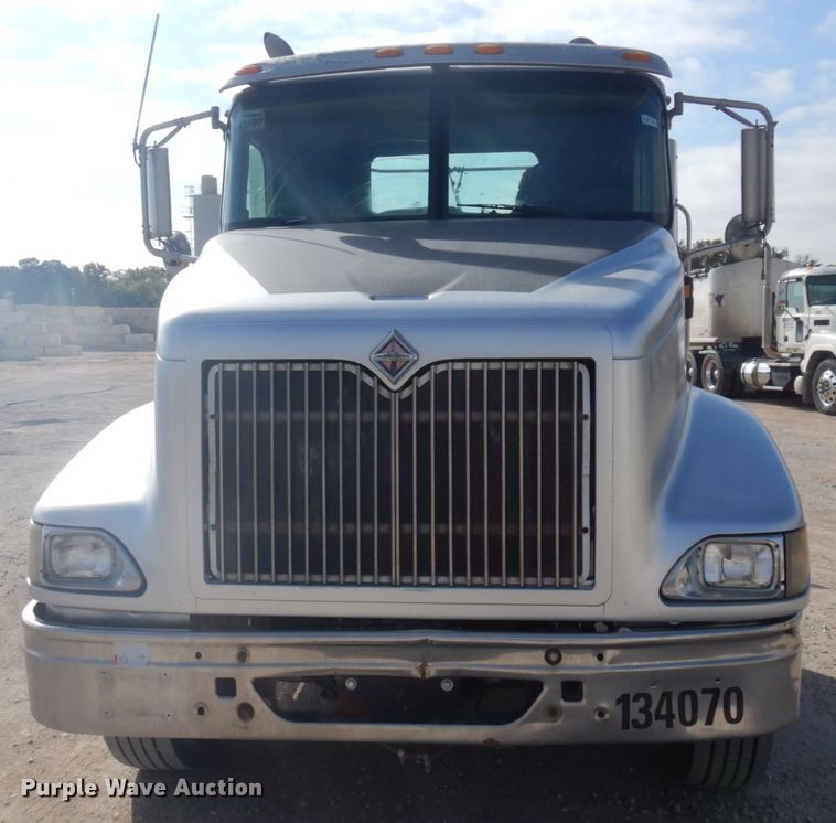 image for item DM5304 2001 International 9100i  semi truck