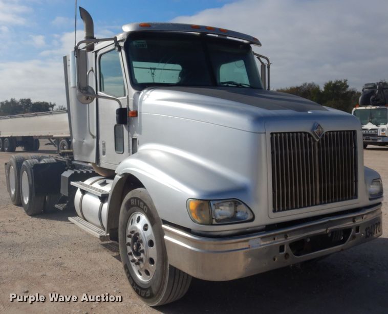 image for item DM5304 2001 International 9100i  semi truck