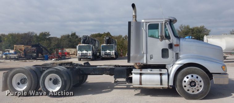 image for item DM5304 2001 International 9100i  semi truck