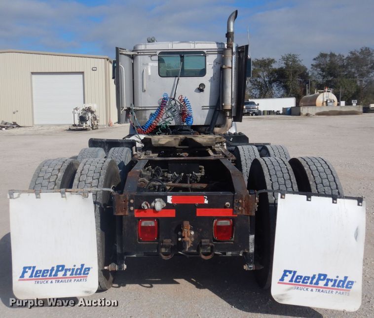 image for item DM5304 2001 International 9100i  semi truck