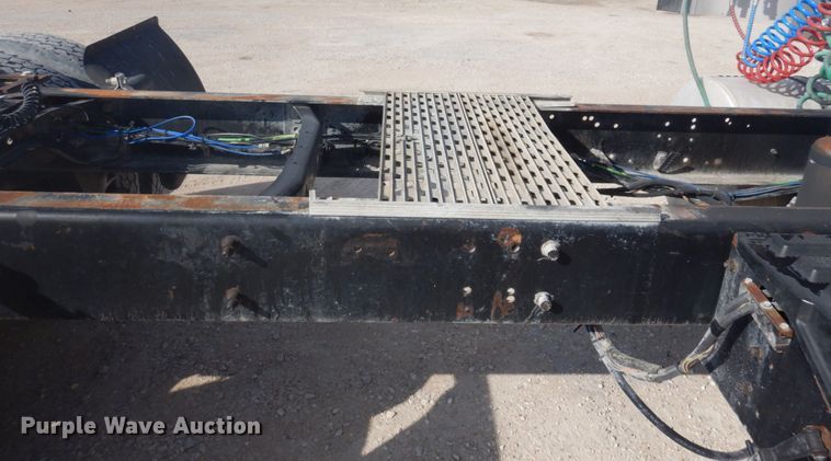 image for item DM5304 2001 International 9100i  semi truck