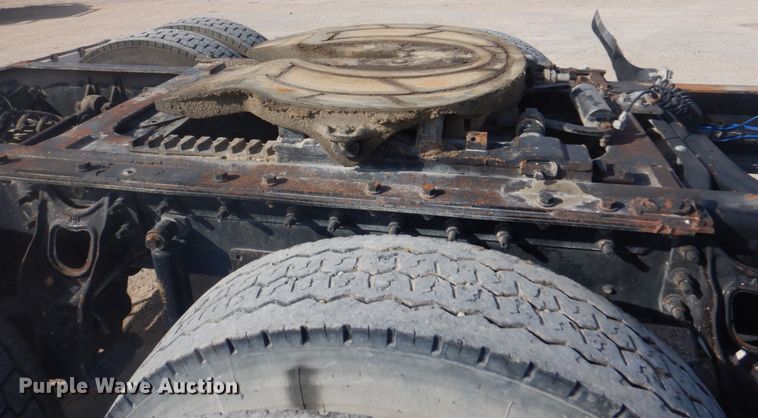 image for item DM5304 2001 International 9100i  semi truck