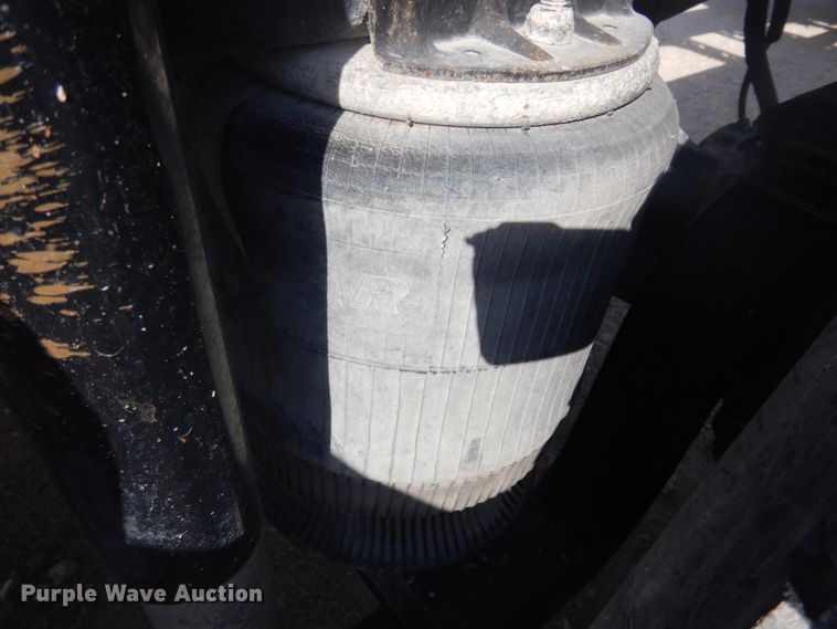 image for item DM5304 2001 International 9100i  semi truck