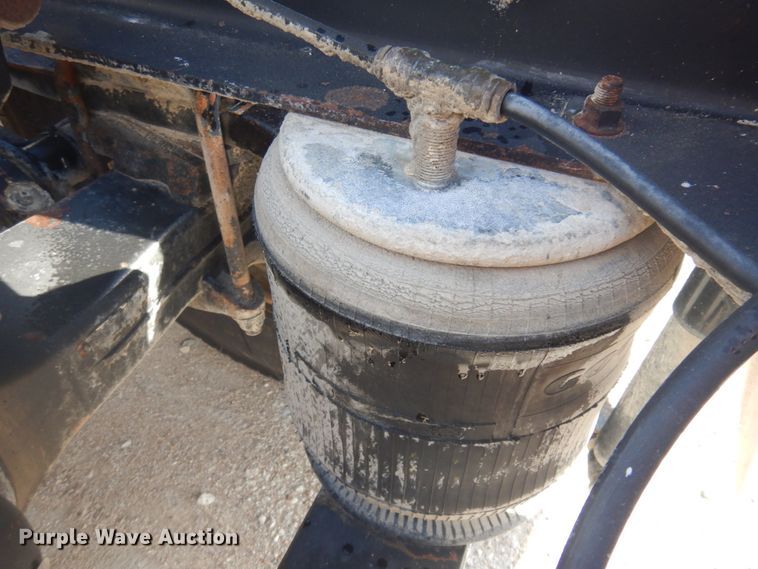 image for item DM5304 2001 International 9100i  semi truck