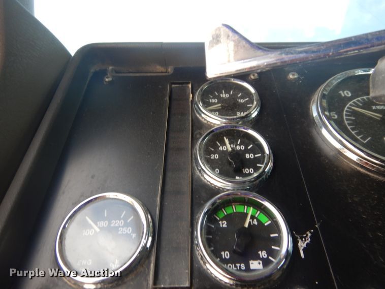 image for item DM5304 2001 International 9100i  semi truck