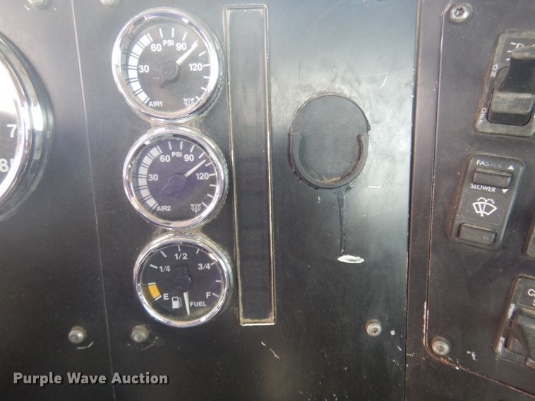 image for item DM5304 2001 International 9100i  semi truck