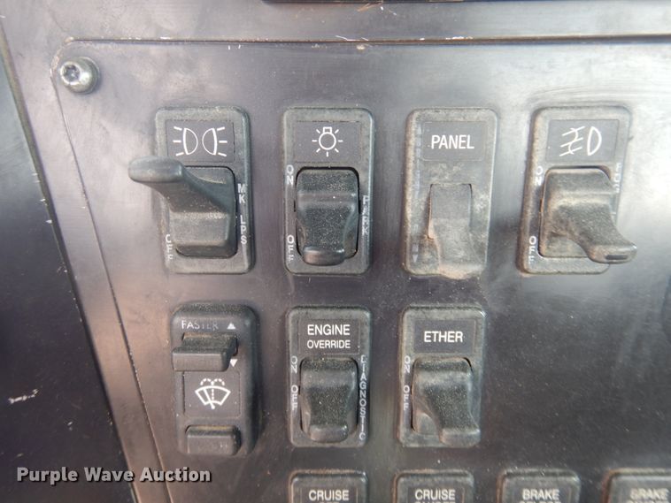 image for item DM5304 2001 International 9100i  semi truck