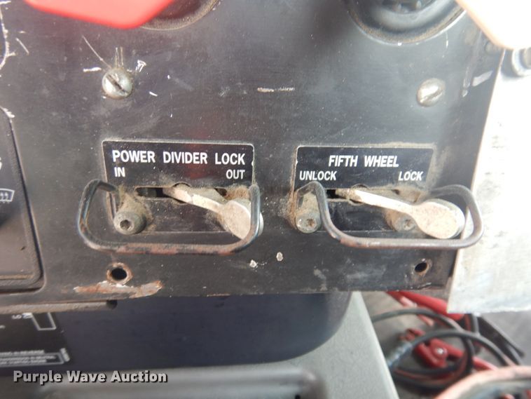 image for item DM5304 2001 International 9100i  semi truck