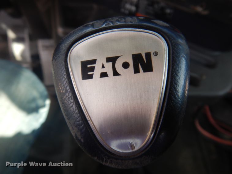 image for item DM5304 2001 International 9100i  semi truck