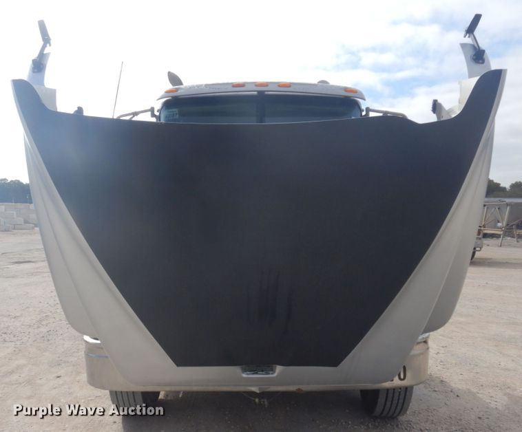 image for item DM5304 2001 International 9100i  semi truck