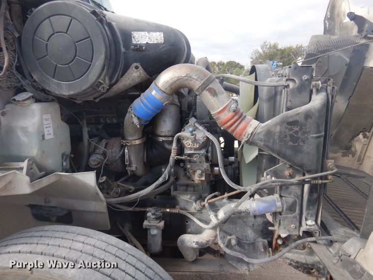 image for item DM5304 2001 International 9100i  semi truck