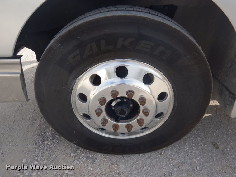 image for item DM5304 2001 International 9100i  semi truck