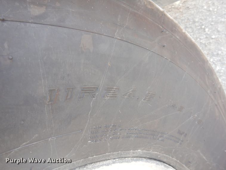 image for item DM5304 2001 International 9100i  semi truck