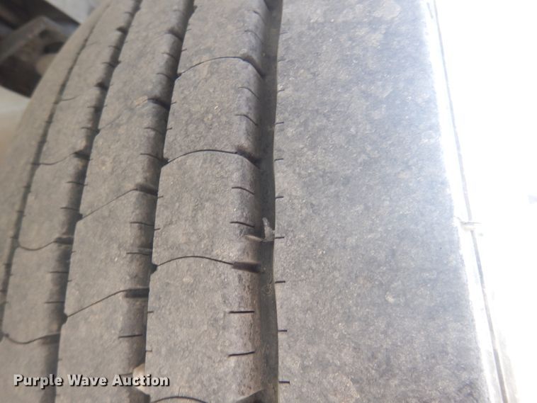 image for item DM5304 2001 International 9100i  semi truck