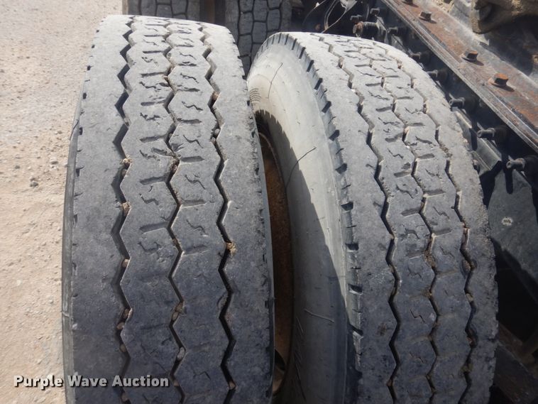 image for item DM5304 2001 International 9100i  semi truck