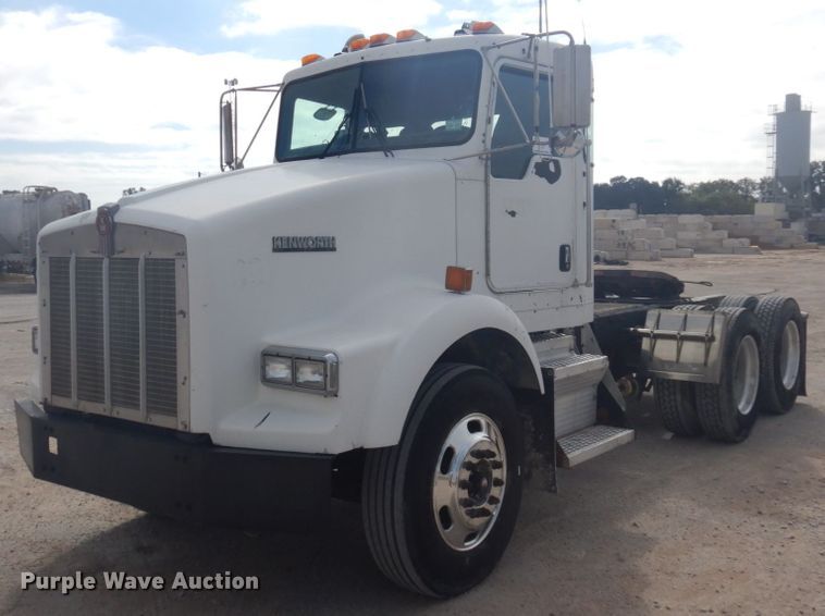 image for item DM5305 2003 Kenworth T800  semi truck
